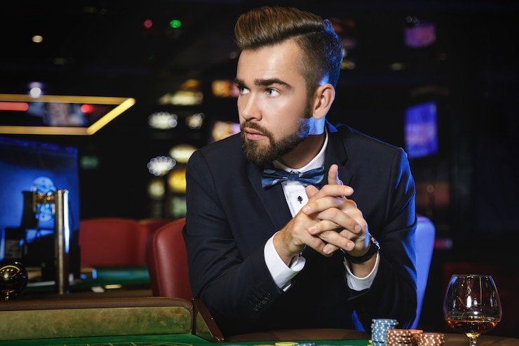 Pengguna ponsel meninjau halaman VIP